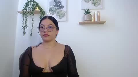 Snapshot of leena_rosee chatting on May 2026 05:19:02 PM leena_rosee online show from May 2026 05:19:02 PM