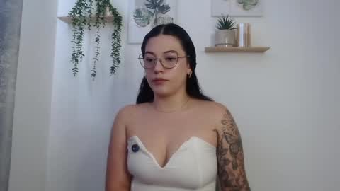 Snapshot of leena_rosee chatting on May 2026 02:47:02 PM leena_rosee online show from May 2026 02:47:02 PM
