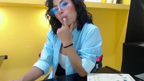 Snapshot of leethompson_ chatting on December 2024 09:17:01 PM Leet  online show from December 2024 09:17:01 PM