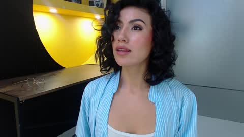 Snapshot of leethompson_ chatting on December 2024 12:19:01 AM Leet  online show from December 2024 12:19:01 AM