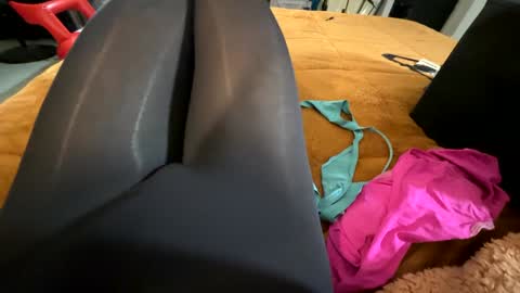 Snapshot of leggingslover7 chatting on December 2024 12:41:02 AM leggingslover7 online show from December 2024 12:41:02 AM