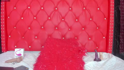 Snapshot of leigh_angels chatting on December 2024 08:08:01 PM LEIGH ANGELS online show from December 2024 08:08:01 PM