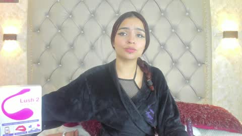 Snapshot of leigh_angels chatting on December 2024 01:54:01 PM LEIGH ANGELS online show from December 2024 01:54:01 PM