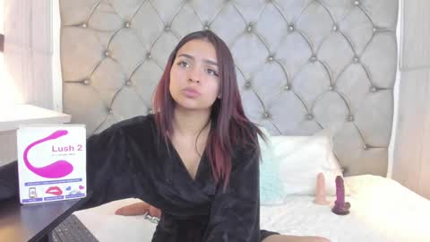 Snapshot of leigh_angels chatting on December 2024 10:55:02 PM LEIGH ANGELS online show from December 2024 10:55:02 PM