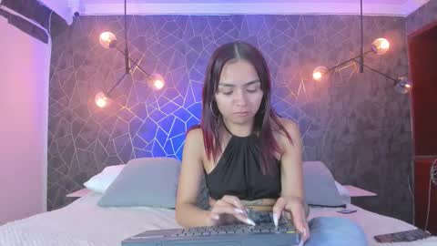 Snapshot of leigh_angels chatting on October 2025 10:32:02 PM LEIGH ANGELS online show from October 2025 10:32:02 PM