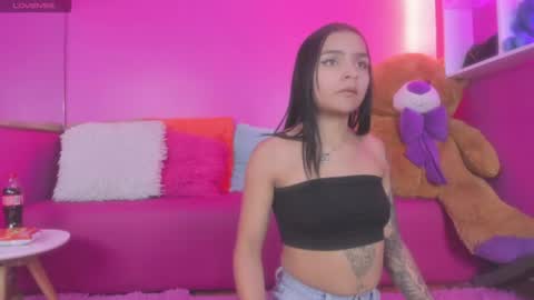 Snapshot of leigh_angels chatting on June 2026 09:50:02 PM LEIGH ANGELS online show from June 2026 09:50:02 PM