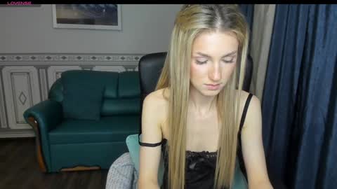 Snapshot of leila_morriss chatting on December 2024 01:18:01 AM Leila Morriss online show from December 2024 01:18:01 AM