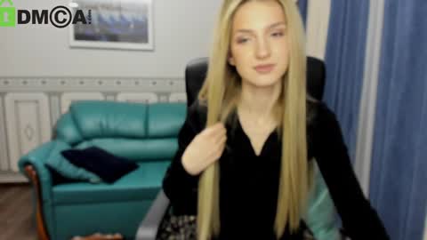 Snapshot of leila_morriss chatting on December 2024 01:57:02 AM Leila Morriss online show from December 2024 01:57:02 AM