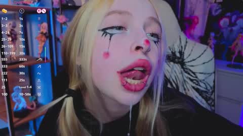 Leila online show from November 2025 05:15:02 PM