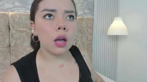 leilapons online show from October 2025 05:21:02 PM