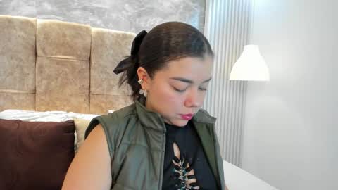 leilapons online show from October 2025 06:57:02 PM