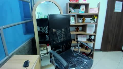 Leila online show from October 2025 12:28:02 PM