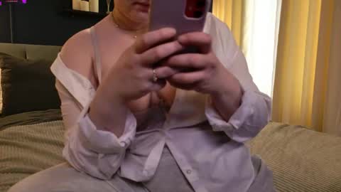 Snapshot of lela_ryan chatting on April 2026 09:30:02 PM Lela online show from April 2026 09:30:02 PM