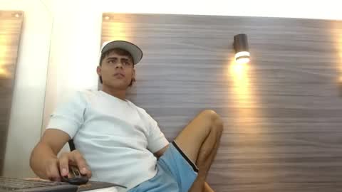 Snapshot of lelehott01 chatting on July 2026 03:22:01 AM lelehott01 online show from July 2026 03:22:01 AM