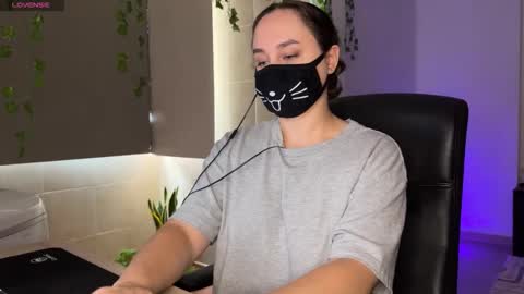 Snapshot of lemi_peachy chatting on October 2025 09:42:01 AM Lemi online show from October 2025 09:42:01 AM