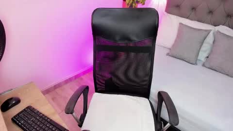 L E N A online show from September 2025 12:21:01 PM