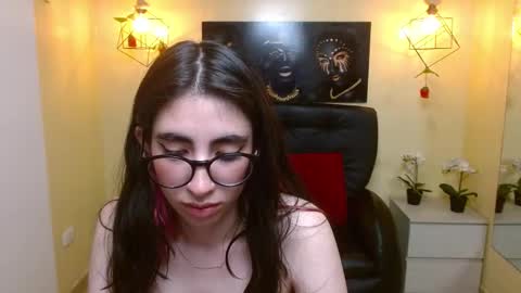 Snapshot of lena_roses chatting on February 2025 02:31:01 AM Lena online show from February 2025 02:31:01 AM