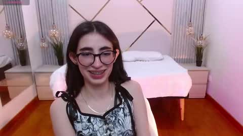 Snapshot of lena_roses chatting on September 2025 09:03:02 PM Lena online show from September 2025 09:03:02 PM