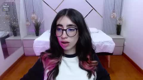 Snapshot of lena_roses chatting on October 2025 08:17:02 PM Lena online show from October 2025 08:17:02 PM