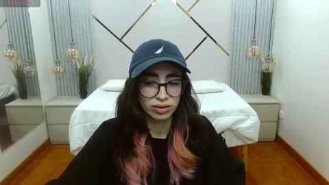 Snapshot of lena_roses chatting on October 2025 08:42:02 PM Lena online show from October 2025 08:42:02 PM