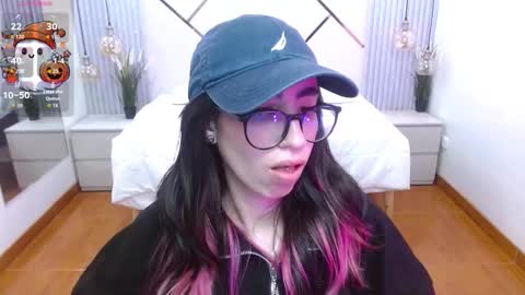 Snapshot of lena_roses chatting on October 2025 08:53:02 PM Lena online show from October 2025 08:53:02 PM