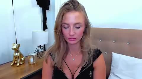Snapshot of lena_sexi chatting on October 2025 09:21:01 PM lena_sexi online show from October 2025 09:21:01 PM