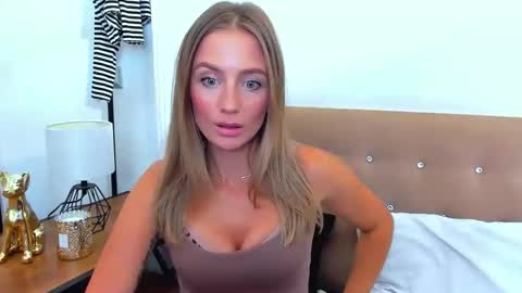 Snapshot of lena_sexi chatting on October 2025 06:17:01 PM lena_sexi online show from October 2025 06:17:01 PM