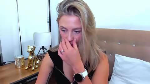 Snapshot of lena_sexi chatting on October 2025 06:36:02 AM lena_sexi online show from October 2025 06:36:02 AM