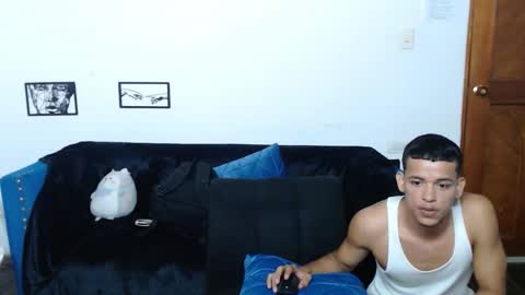 Snapshot of lenseu chatting on December 2025 04:14:01 PM LENSEU online show from December 2025 04:14:01 PM