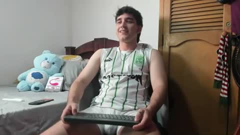 Snapshot of leo_jones389 chatting on June 2026 11:29:01 PM Leo Jones online show from June 2026 11:29:01 PM