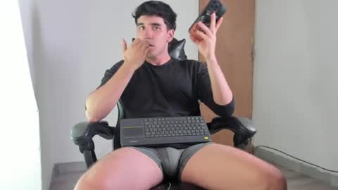 Snapshot of leo_jones389 chatting on July 2026 03:23:01 AM Leo Jones online show from July 2026 03:23:01 AM