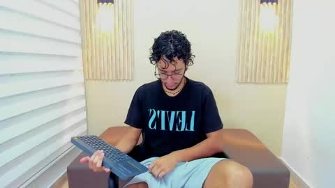 Snapshot of leo_sanz6 chatting on May 2026 12:12:01 PM LEO online show from May 2026 12:12:01 PM