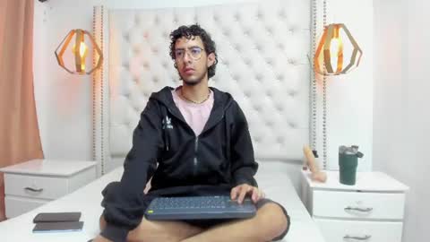 Snapshot of leo_sanz6 chatting on June 2026 12:26:02 PM LEO online show from June 2026 12:26:02 PM