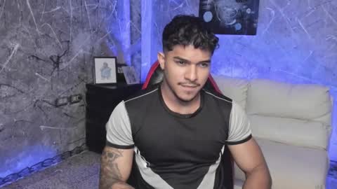 Leo independent model online show from November 2025 07:23:02 PM