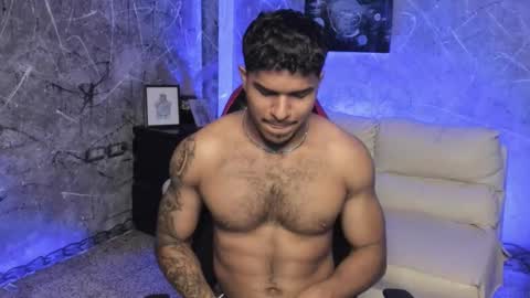 Leo independent model online show from November 2025 11:47:01 PM