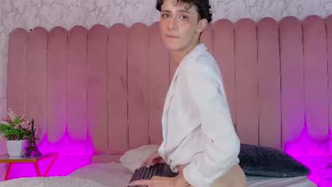 Snapshot of leo_williams_ chatting on July 2026 12:25:02 AM Leo Williams online show from July 2026 12:25:02 AM