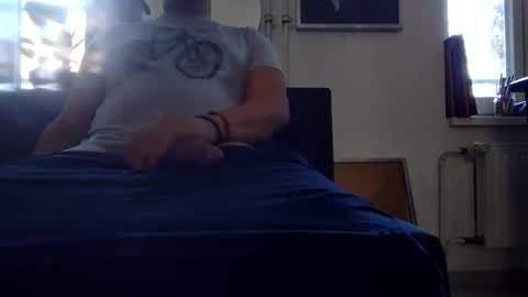 leolongbln online show from December 2025 11:37:02 AM