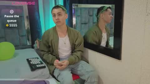 Snapshot of leomonnroe chatting on March 2026 07:29:01 PM leomonnroe online show from March 2026 07:29:01 PM