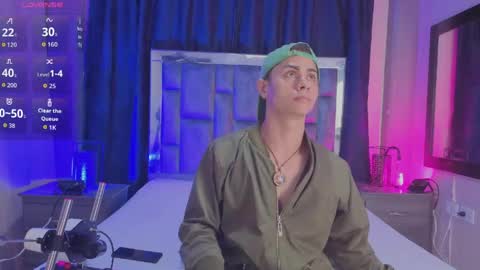 Snapshot of leomonnroe chatting on April 2026 07:25:02 PM leomonnroe online show from April 2026 07:25:02 PM