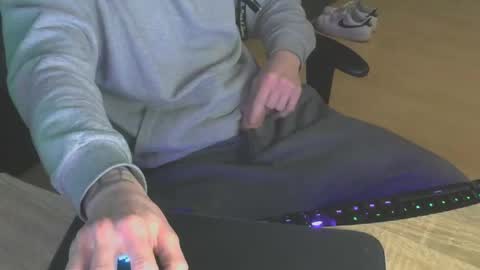 Snapshot of leon_97 chatting on December 2024 09:26:02 PM Lele 97 online show from December 2024 09:26:02 PM