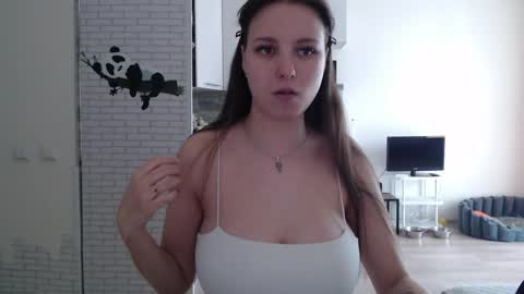 Leonaalove online show from April 2026 11:32:01 AM