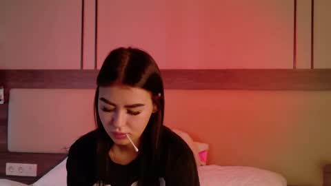 Snapshot of leonameilee chatting on June 2026 06:36:02 AM Mila online show from June 2026 06:36:02 AM