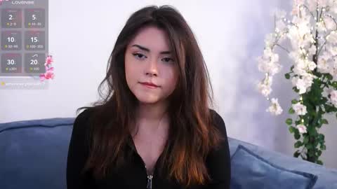 Mia online show from November 2025 08:09:02 AM