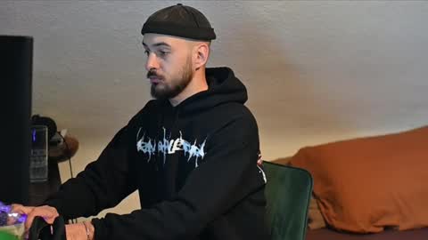 Snapshot of leonardo_grande chatting on January 2026 12:00:01 PM Leonardo online show from January 2026 12:00:01 PM