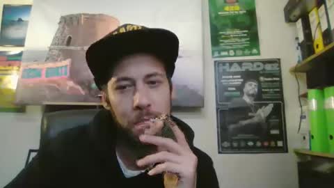 leonidascum online show from December 2025 12:58:01 PM