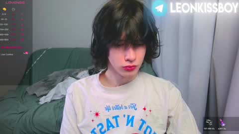 leonkissboy online show from April 2026 07:07:01 PM