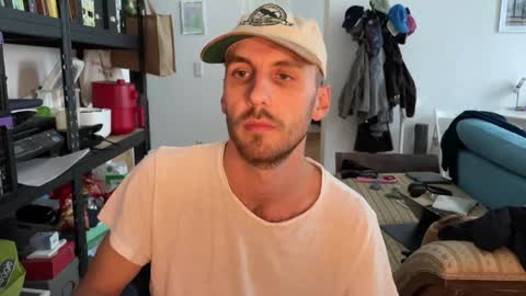 Snapshot of leonvampire chatting on October 2025 12:48:02 PM Leon online show from October 2025 12:48:02 PM