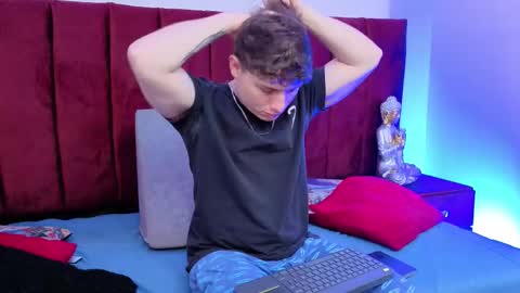 Leo  online show from November 2025 04:24:02 AM