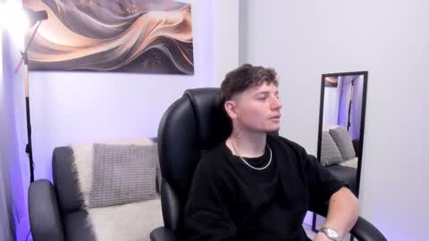 Leo  online show from December 2025 04:40:01 AM