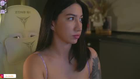 Leora online show from November 2025 05:06:02 PM